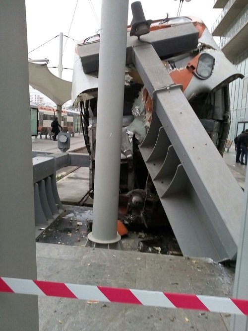 Un train percute le heurtoir de sécurité à Casa Port