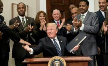 Trump provoque un tollé mondial après ses propos sur l'immigration