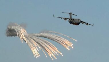Inquiétude et diplomatie poussent le Qatar à acheter plus d'armes