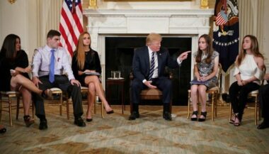 Armer des enseignants? Trump persiste et signe