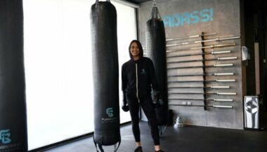 Une boxeuse saoudienne brise les tabous autour du sport féminin