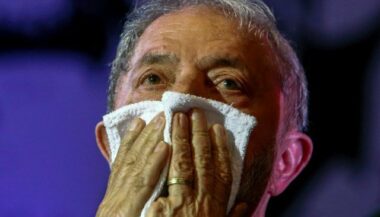 Brésil: L'étau se resserre autour de Lula, plus proche de la prison