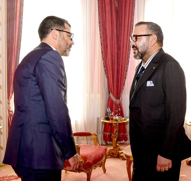 Le Roi reçoit Dounia Tâarji et Obaid Amrane