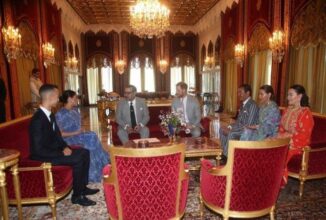 Le Roi Mohammed VI reçoit le prince Harry et Megan Markle