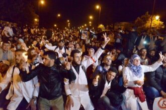 Enseignement: des milliers d'ex-contractuels manifestent à Rabat