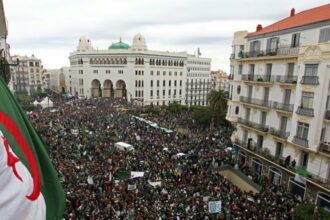 Algérie: les manifestants en masse dans les rues d'Alger