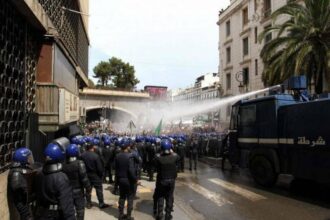 Algérie: nouvelle déferlante de manifestants dans le centre d'Alger