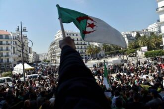 Algérie: la rue ne relâche pas la pression