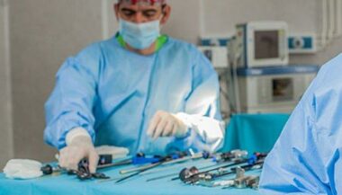 Accouchement par césarienne: les gynécologues boycottent la Cnops