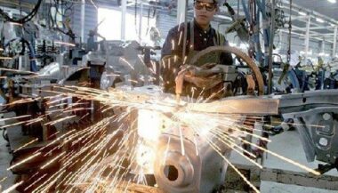 Accélération industrielle: plus de 400.000 emplois créés