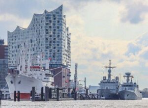 Les frégates Hassan II et Allal Ben Abdellah en escale à Hamburg