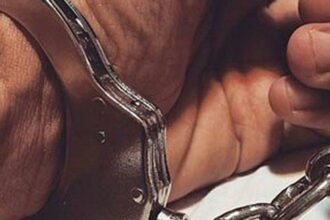 Enquête sur l'implication d'un officier de police dans une opération d'immigration illégale