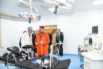 Le Roi Mohammed VI inaugure un centre médical de proximité à Rabat