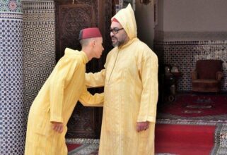 Le Roi accomplit la prière d'Al Aïd et reçoit les voeux