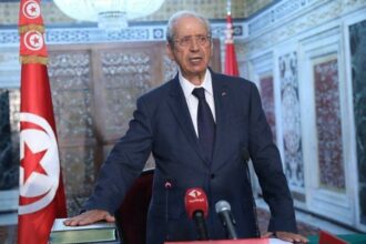 Tunisie: le président par intérim prête serment