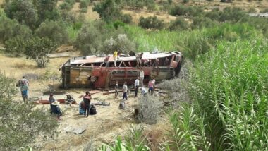 Un véhicule de transport mixte se renverse près de Demnate : 24 morts