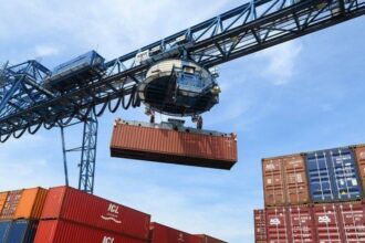 Testez notre chatbot pour explorer le rapport du commerce extérieur du Maroc pour 2022