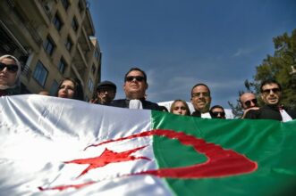 Algérie: 20 ans de prison ferme requis contre Ouyahia et Sellal