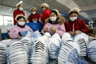 Face à l'épidémie, la Chine met des villes entières en quarantaine