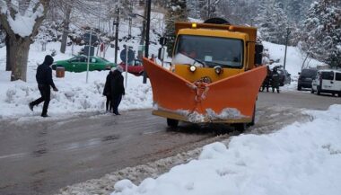 Chutes de neige: 2 routes encore coupées et 24 rétablies