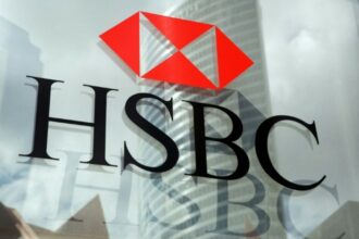 Banques: des dizaines de milliers de suppressions de postes dans le monde