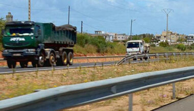 Pas plus de deux passagers dans les véhicules de transport de marchandises