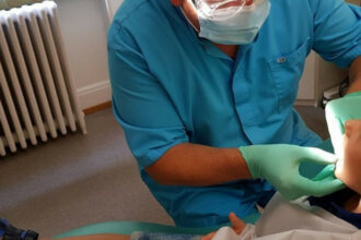 Les dentistes réduisent leurs actes aux urgences