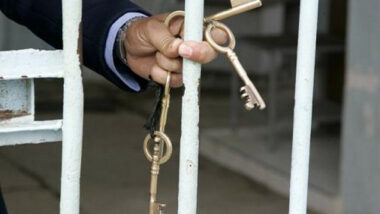 Prisons: un seul visiteur, une fois par mois