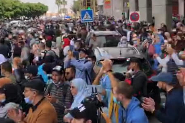 Images. Manifestation monstre des enseignants à Rabat