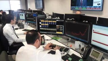 Live: Le premier jour du régime de la flexibilisation de change à la salle de marché de la Société générale Maroc