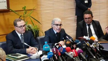 Live: Conférence de presse sur le passage vers un régime de change plus flexible, avec Abdellatif Jouahri, Wali de Bank Al-Maghrib, et Mohamed Boussaid, ministre de l'Économie et des Finances