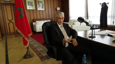 Live: ministre des Affaires générales et de la gouvernance, Lahcen Daoudi. Suivez notre live et posez vos questions à notre invité au sujet de la caisse de compensation. Plusieurs thématiques seront abordées, les carburants, le sucre, les aides directes etc.