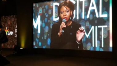 Les défis et opportunités pour les éditeurs africains : Contenu local premium, Fake news, fraude à la publicité et protection du contenu original Amadou Mahtar Ba, Julien Cavailles, Reine Essobmadje, Bahia Nar, Naceureddine Elafrite, Smaël Sebti