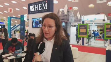 En direct: #Forum international de l'étudiant #témoignage Mme Derkaoui Salma directrice Marketing et communication de #HEM