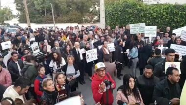 Live: Ambassade de Danemark: Rassemblement de recueillement à la mémoire des deux touristes scandinaves.