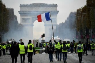 Gilets jaunes: patronat, artisans et commerçants souhaitent des mesures pour les soutenir