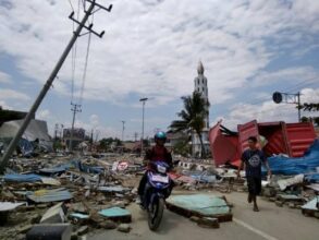 Séisme et tsunami en Indonésie: le bilan monte à plusieurs centaines de morts