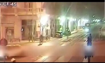 Vidéo d'une caméra de surveillance montrant l'accident survenu ce matin entre un camion et le tramway à Casablanca