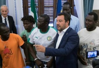 Italie : Salvini visé par la justice, les migrants du Diciotti libres de débarquer