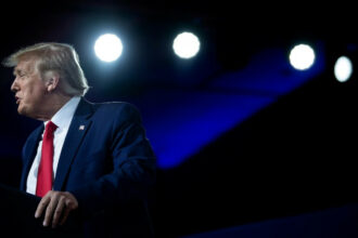 Donald Trump annonce qu'il a été testé positif au Covid-19