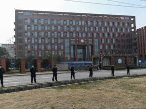 Virus: l'équipe de l'OMS dépêchée à Wuhan va s'exprimer