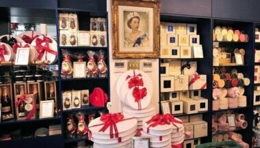 « By appointment... » : Quand le sceau de la couronne devient un argument de vente