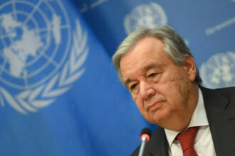 Le SG de l'ONU plaide en faveur d'un accès équitable aux vaccins anti-Covid-19