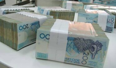Le ralentissement des crédits bancaires aux entreprises privées persiste