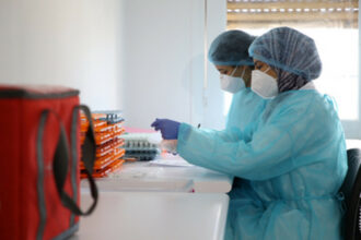 Coronavirus: Toujours peu de tests et plus de 1.000 cas en réanimation