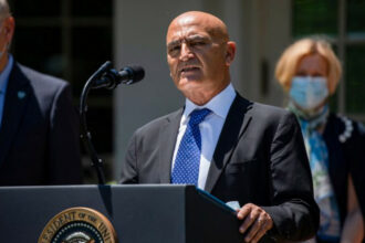 Covid-19: Nommé par Trump, D. Saloui doit développer un vaccin “très rapidement”