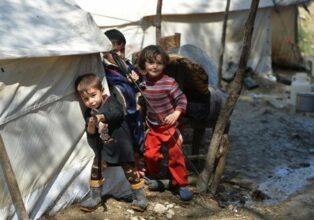 Rapport d'Amnesty: les droits de millions de migrants et de réfugiés «bafoués»