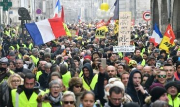 &ldquo;Gilets jaunes&rdquo;: après l'acte 9, place au grand débat