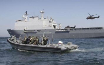 Le port de Casablanca accueille un navire militaire de transport amphibie