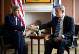 Proche-Orient: Un échec des négociations mènera à plus de violences selon Kerry